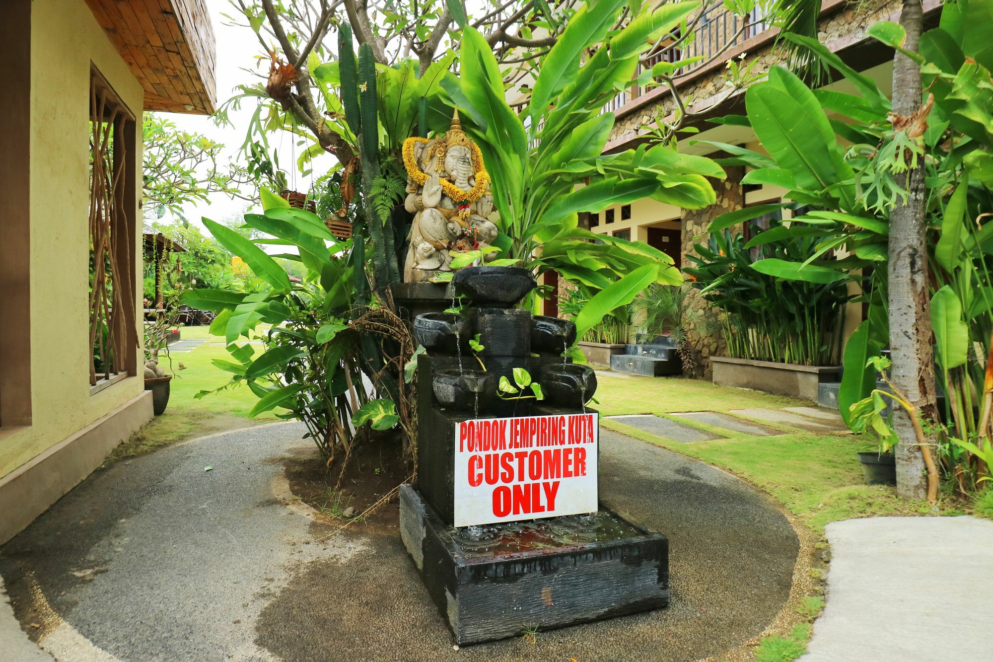 Pondok Jempiring Kuta  Ngoại thất bức ảnh